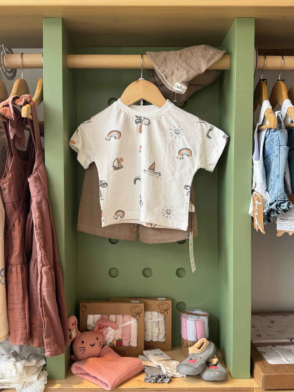 Boy 2pcs Brown Set + Hat - front