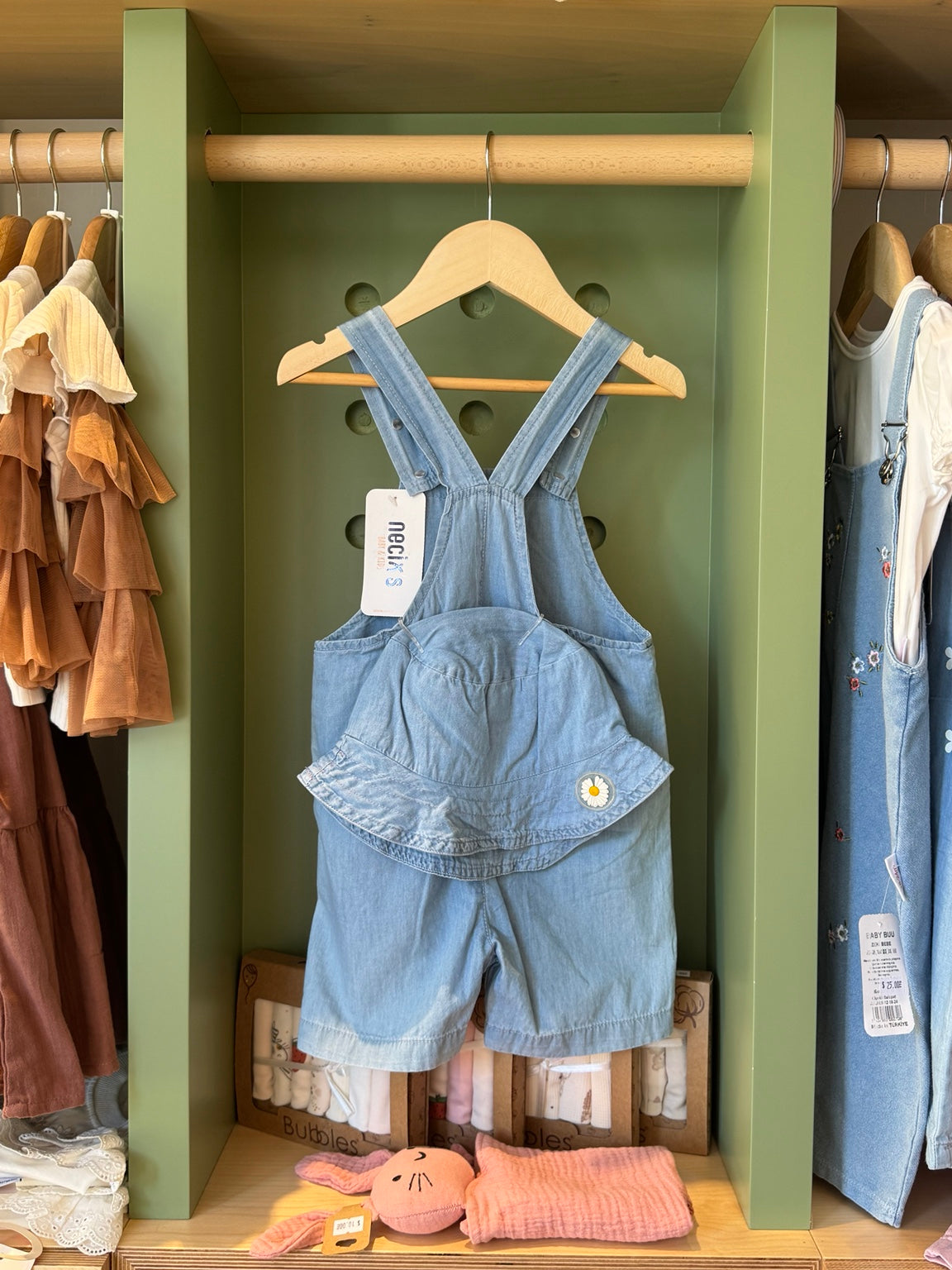 Girl Denim Salopette + Hat - back/detail